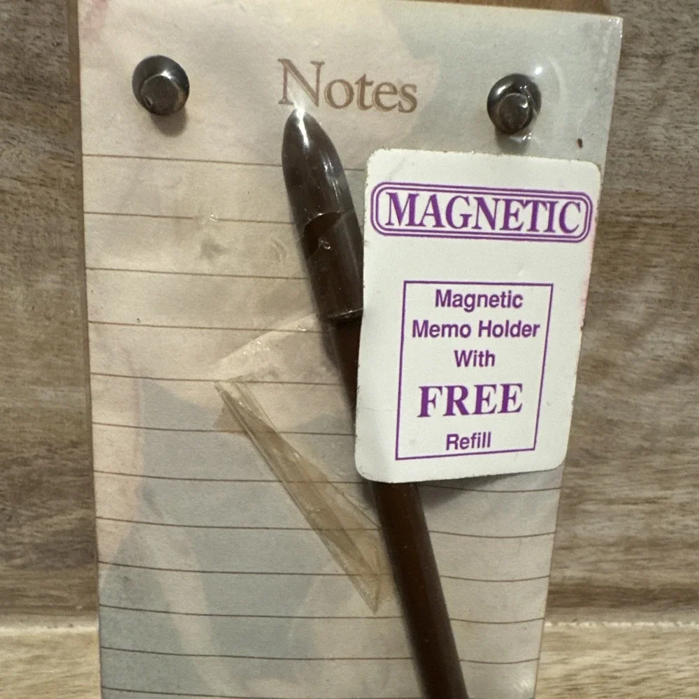 VTG Graphomania Wooden Grannycore Cottage Magnetic Memo Holder‎ NOS